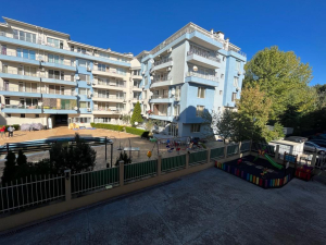 Trzypokojowy apartament w kompleksie Silver Springs w Słonecznym Brzegu 