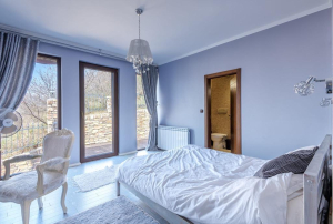 Kamienna willa z panoramą na Morze Czarne