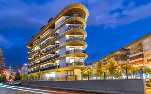 Apartament z panoramicznymi oknami na aleję palmową Turcja 