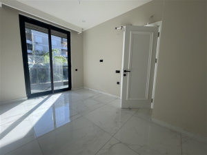 Apartament z panoramicznymi oknami na aleję palmową Turcja 