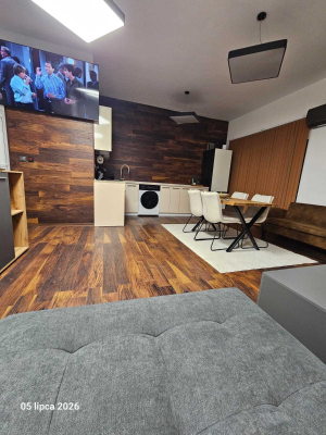 PRZESTRONNE STUDIO Z ANEKSEM SYPIALNIANYM  BLISKO MORZA 